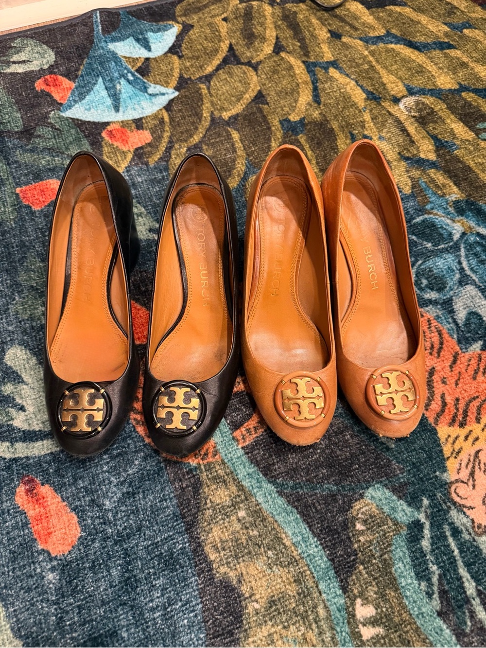 Tory Burch Leather Wedge in Black and Cognac with Gold Logo